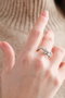 Heliophilia Silver Anillo de Latón Plateado con Piedra de Circón